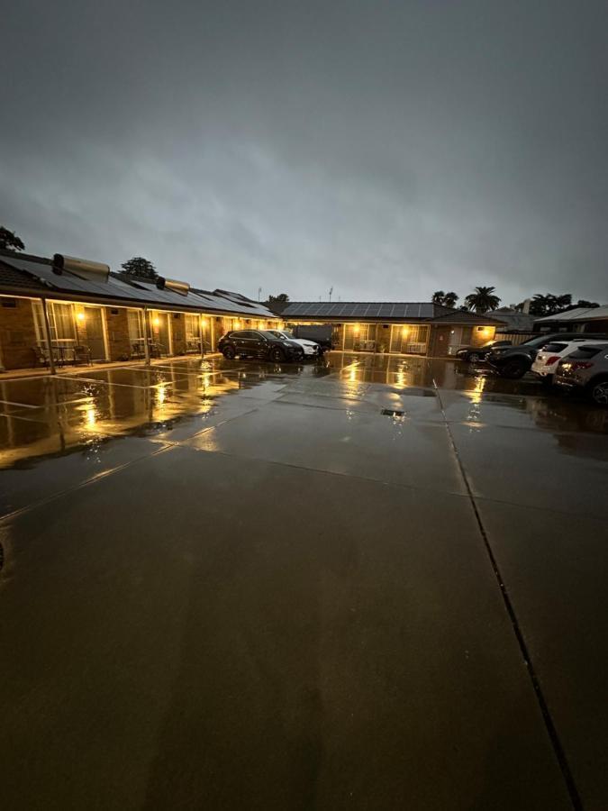 Pevensey Motor Lodge Echuca Exteriör bild
