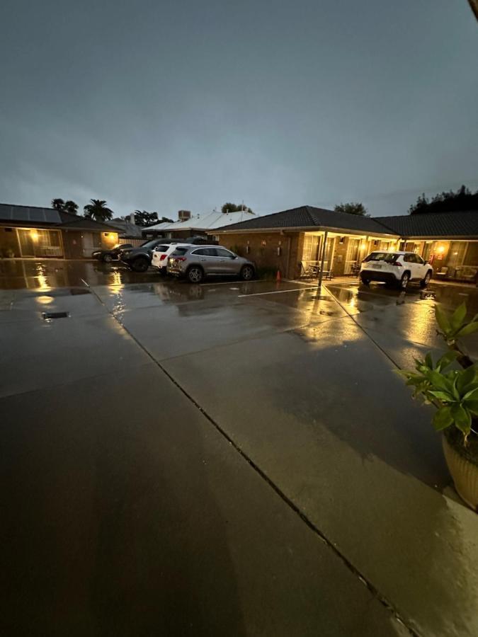 Pevensey Motor Lodge Echuca Exteriör bild